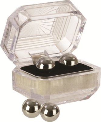 Серебристые вагинальные шарики Silver Balls In Presentation Box  Цена 1 593 руб. Диаметр: 2 см. Эти утяжелённые металлические шарики небольшого диаметра – идеальный тренажёр для интимных мышц. Впустите их в себя, подвигайте их усилиями стеночек вагины и почувствуйте, как нетерпеливо сжимается лоно в ожидании чего-нибудь более габаритного. Благодаря красивой упаковке-коробочке вагинальные шарики могут стать отличным подарком. Как минимум себе любимой. Вес одного шарика - 23 гр. Страна: США. Материал: металл.