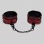 Красно-черные оковы Reversible Faux Leather Ankle Cuffs  Цена 9 956 руб. - Красно-черные оковы Reversible Faux Leather Ankle Cuffs