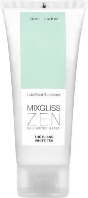 Лубрикант на водной основе Mixgliss Zen White Tea - 70 мл. Mixgliss Zen White Tea — интимный лубрикант с растительными нотами белого чая. Его кремовая формула и тонкий неповторимый аромат выводят гармонию тел и желаний на новый уровень. Свежий и чувственный Mixgliss Zen White Tea подарит вам незабываемые ощущения. Отлично увлажняет кожу и компенсирует недостаток природной смазки. -Дерматологически протестирован -Обогащен алоэ вера -Нежирный и нелипкий на ощупь -Совместим с секс-игрушками -Без парабена -Веганский Не для орального применения, идеально подходит для вагинального секса, использования с игрушками и презервативами. AQUA (WATER), GLYCERIN, PROPYLENE GLYCOL, HYDROXYETHYLCELLULOSE, PHENOXYETHANOL, PARFUM (FRAGRANCE), SODIUM POLYACRYLATE, ALLANTOIN, ETHYLHEXYLGLYCERIN, ALOE BARBADENSIS LEAF JUICE POWDER, DISODIUM PHOSPHATE, POLYSORBATE 60, SODIUM PHOSPHATE. Страна: Франция. Объем: 70 мл.