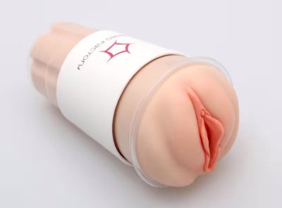 Мастурбатор-вагина Naked Factory V-02  Цена 6 366 руб. Длина: 15 см. Диаметр: 8.5 см. Мастурбатор от корейского бренда Naked Factory отличается детальной проработкой и реалистичностью. Его внутренняя текстура состоит из бугорков и выступов, которые тянутся до самого конца, стимулируя пенис по всей длине. Изюминкой этой серии является рукав мастурбатора помещённый в прозрачную чашу-стакан. Материал секс-игрушки изготовлен из термопластичного эластомера премиум качества. Он обладает высокой эластичностью, что позволяет ему растягиваться и возвращаться в исходную форму без потери плотности. Этот материал не содержит фталатов, безопасен для тела и прост в уходе. Страна: Корея. Материал: термопластичный эластомер (TPE).
