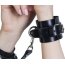 Черные кожаные наручники с соединением на карабинах  Цена 1 573 руб. - Черные кожаные наручники с соединением на карабинах