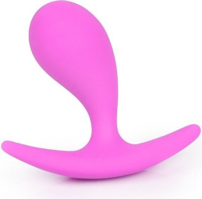 Розовая анальная втулка с ограничителем - 5,5 см.  Цена 161 руб. Длина: 5.5 см. Диаметр: 2.2 см. Оригинальная втулка для любителей особых удовольствий. Используется для подготовки к анальному сексу или в качестве интимного аксессуара в любовной игре.Благодаря небольшому размеру секс-игрушка отлично подходит тем, кто только начинает практиковать нестандартные эротические забавы. Изделие снабжено ручкой-ограничителем, позволяющей контролировать глубину проникновения. Втулка имеет эргономичную форму, способствующую лёгкому проникновению. Может использоваться для ношения. Рабочая длина - 4,5 см. Страна: Китай. Материал: силикон.