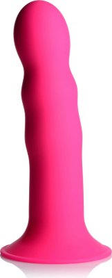 Розовый гибкий фаллоимитатор Squeeze-It Wavy Dildo - 18,3 см. Длина: 18.3 см. Диаметр: 4.1 см. Этот волнистый, гибкий фаллоимитатор станет вашим идеальным членом, потому что его можно сжимать и растягивать, придавая любую форму! Этот ультрасовременный фаллос невероятно гибок! Наслаждайтесь фаллической формой с волнистыми изгибами или преобразуйте ее во что-то новое. Изготовленный с использованием термореактивной технологии, его можно охладить в холодильнике, сделав его холодным и твердым, или его можно нагреть в микроволновой печи или кипящей воде, чтобы сделать его теплым и податливым. С помощью присоски в основании закрепите его на любой гладкой поверхности и получайте удовольствие без помощи рук. Рабочая длина - 16,5 см. Страна: Китай. Материал: силикон.