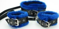 Набор из наручников и ошейника с синим мехом BDSM Light