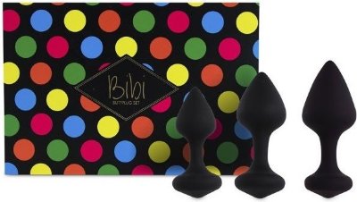 Набор из 3 черных анальных пробок Bibi Butt Plug Set Набор плагов идеально подходит для знакомства с игрушками для анального секса, для дополнительной стимуляции во время секса или для использования при подготовке к анальному сексу. Все три игрушки мягкие и гибкие, поэтому их легко вставлять и удобно носить. Набор состоит из трех разных размеров, так что вы постепенно сможете привыкнуть к ношению пробок большего размера. При производстве использован безопасный силикон и пластик без фталатов. Каждая пробочка имеет коническую головку для безопасного и легкого введения, а также расширенное ограничительное основание для безопасности использования каждого плага. Длина малой пробки - 7,7 см., диаметр - 3 см. Длина средней пробки - 8,7 см., диаметр - 3,5 см. Длина большой пробки - 9,7 см., диаметр - 4 см. Вес пробок - 28, 44 и 65 гр. Страна: Китай. Материал: силикон.