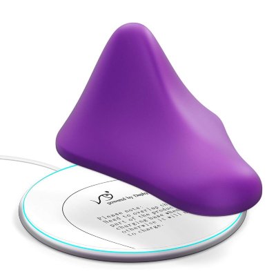 Фиолетовый треугольный вибромассажер Triangle Muscle Massager Длина: 10.1 см. Треугольный массажер для мышц — идеальное решение для снятия напряжения в мышцах после долгого и утомительного дня. Этот массажер специально разработан для области между ног, что делает его идеальным для мужчин и женщин, желающих расслабиться и снять напряжение в этой области. Кроме того, вы можете использовать его не только в одиночку, но и со своим партнером, чтобы вместе насладиться расслабляющим отдыхом. Благодаря 10 режимам вибрации этот массажер предлагает широкий диапазон интенсивности и скорости для удовлетворения всех ваших потребностей в релаксации. Этот массажер, изготовленный из мягкого силикона, приятного для кожи, и имеет уникальный дизайн, удобен и прост в использовании. Кроме того, он водонепроницаем, а это значит, что вы можете использовать его в душе или ванне, не беспокоясь о его повреждении. И что самое приятное, он поставляется с беспроводным зарядным устройством, поэтому вы можете наслаждаться его зарядом без перебоев. Страна: Китай. Материал: силикон. Батарейки: встроенный аккумулятор.