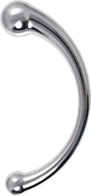 Серебристый двусторонний металлический дилдо - 21 см. Длина: 21 см. Диаметр: 3.2 см. Металлический фаллоимитатор изогнутой формы с ярко выраженной головкой с обоих концов позволит испытать новые ощущения от чувственных экспериментов. Металл – один из самых безопасных и экологичных материалов, он прост в уходе, дружит со всеми видами смазок, а кроме того отлично поддается играм с температурами: для получения новых ощущений нагревайте или охлаждайте фаллоимитатор. Гладкость металла и плавность форм делают проникновение максимально комфортным. Приятная тяжесть добавит изюминку в сексуальную игру, что позволит получить еще больше наслаждения. Изогнутая форма удобно ложится в ладонь и вписывается как в сексуальную соло-игру, так и в парную. Диаметр меньшей головки - 2 см. Страна: Китай. Материал: металл.