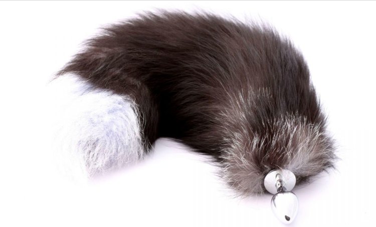 Серебристая анальная пробка с натуральным лисьим хвостиком