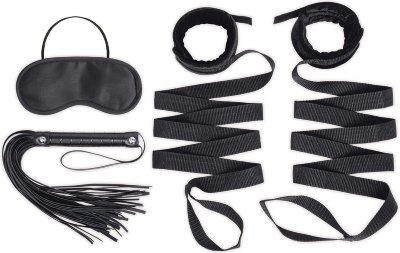 Эротический набор 4PC Bondage Bed Strap Flogger Kit Погрузитесь в захватывающий мир бондажа, играя с набором Lux Fetish. В этот универсальный комплект входят регулируемые мягкие плюшевые манжеты, многохвостый флоггер и атласная повязка на глаза — все, что вам нужно для ночи мучительного удовольствия и волнения. Регулируемые манжеты с мягкой подкладкой обеспечивают максимальный комфорт и безопасность, гарантируя мягкую, но надежную фиксацию запястий и лодыжек. Плеть-флоггер из искусственной кожи специально создана для того, чтобы дарить самые разные ощущения: от дразнящих ласк до более интенсивных воздействий. Атласная повязка на глаза добавляет элемент таинственности и предвкушения, обостряя чувства и усиливая каждое ощущение. Страна: Китай. Материал: поливинилхлорид (ПВХ, PVC).