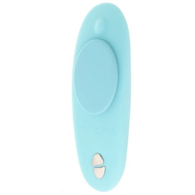 Аквамариновый вибратор We-Vibe Moxie+ Длина: 9.2 см. Диаметр: 3.5 см. Обновленный We-Vibe Moxie! Наслаждайтесь мощными и чувственными вибрациями где угодно и когда угодно! Moxie идеален для скрытого ношения благодаря тихим, как шепот, вибрациям, малому размеру и управлению с помощью приложения. Приложение We-Vibe позволит Вам или Вашему партнёру управлять Moxie откуда угодно с помощью обычного прикосновения к экрану смартфона — со стороны это выглядит, будто Вы проверяете почту! Вибратор с идеальными плавными линиями изготовлен из шелковистого, гладкого силикона с защитой от проскальзывания. А небольшой размер позволит Вам носить этот вибратор под одеждой и чувствовать себя уверенно в любой ситуации. Вы можете управлять режимами и интенсивностью вибрации с помощью удобного и компактного пульта дистанционного управления либо можете скачать бесплатное приложение We-Vibe, чтобы настроить свой собственный режим и дать Вашему партнёру возможность управлять Moxie с любого расстояния. Батарейка CR2032 в комплекте. Страна: Китай. Материал: силикон. Батарейки: встроенный аккумулятор.