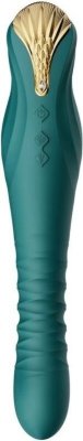 Изумрудный вибратор King с функцией возвратно-поступательных движений - 30,2 см.  Цена 39 709 руб. Длина: 30.2 см. Диаметр: 4 см. Дизайн King вдохновлен золотой маской древнеегипетского царя, символизирующей завоевания, силу и непреодолимую магию. Дизайн золотого украшения в верхней части несет в себе мистический антураж с использованием символов: орла и кобры. Мы объединяем эти два элемента, перья орла и чешую кобры, в форму лотоса, который не только имеет красивый внешний вид, но и несет в себе всю долгую и насыщенную историю Древнего Египта. King применяет передовую технологию PowerThrust, органично интегрируя высокопроизводительные системы моторчиков и инновационные конструкции электроприводов, преодолевая ограничения традиционных аналогов и поднимая тяговую мощность моторчиков на новый, недосягаемый уровень, что доставит вам более мощный оргазм. Вибратор осуществляет мощные толчки до 1,5 см длиной. Особенности: -Безопасный для тела силикон премиум-класса -Украшен настоящим кристаллом SWAROVSKI -4 режима вибрации 8 режимов мощности -Класс водонепроницаемости: IPX4 - защита от брызг воды -Управление через приложение ZALO REMOTE. Рабочая длина - 15,2 см. Время зарядки - 2 часа. Время работы - до 3 часов. Страна: США. Материал: силикон. Батарейки: встроенный аккумулятор.