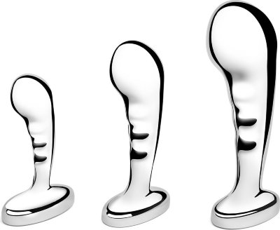 Набор из 3 стальных стимуляторов простаты Stainless Steel P-spot Training Set Этот набор стильных тяжелых стальных стимуляторов из нашей первой линии анальных игрушек, изготовленных из 100% нержавеющей стали. Они очень легко чистятся, гипоаллергенны и совместимы со всеми типами смазок-лубрикантов. Все плаги имеют широкое конусообразное основание. Они идеально подходят для удобного использования и безопасного извлечения. Этот набор идеально подходит для тех, кто хочет поэкспериментировать с гладкой текстурой пробок из нержавеющей стали, постепенно увеличивая вводимый размер, подготавливая себя все к более и более серьезным ощущениям. Длина большого стимулятора - 13 см, диаметр - 4 см. Длина среднего стимулятора - 10,3 см, диаметр - 3,2 см. Длина малого стимулятора - 8,3 см, диаметр - 2,5 см. Страна: Китай. Материал: металл.
