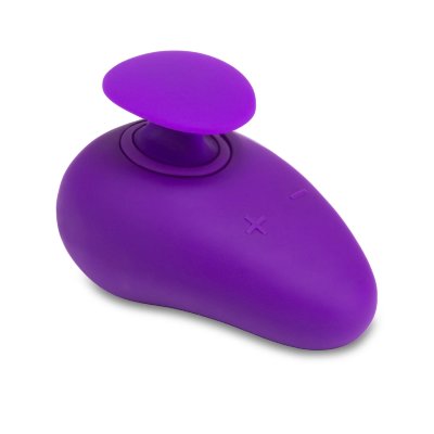 Фиолетовый клиторальный вибромассажер Palm Sense Длина: 9.5 см. Wellness Palm Sense Vibe превратит вашу руку в мощный вибратор с 10 функциями. Плавник для пальцев легко скользит между пальцами. Прижмите гладкий силиконовый корпус к самым чувствительным эрогенным зонам. Palm Sense легко держать в руках, он идеально подходит для игры в одиночку или в паре! Palm Sense перезаряжается от USB-провода, а еще он водонепроницаем, что позволяет легко ухаживать за ним и использовать массажер в ванне или душе. Эта игрушка, изготовленная из гладкого силикона UltraSilk, безопасна для тела и не содержит фталатов. Очищайте игрушку после использования теплой водой и средством для чистки игрушек. Используйте лубрикант на водной основе. Страна: Китай. Материал: силикон. Батарейки: встроенный аккумулятор.