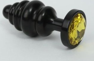 Чёрная ребристая анальная пробка с жёлтым кристаллом - 7,3 см.  Цена 1 864 руб. Длина: 7.3 см. Диаметр: 2.9 см. Металлическая анальная пробка с ограничительным основанием для безопасного использования и кристаллом. Страна: Китай. Материал: металл.
