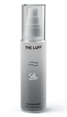 Силиконовый лубрикант Silk - 75 мл.  Цена 4 696 руб. Премиальный силиконовый лубрикант с глубокой, чувственной текстурой и продолжительным скольжением для максимального комфорта и насыщенности ощущений. -Средняя, премиальная консистенция с ощущением плотности и глубины -Очень длительное и стабильное скольжение без липкости и жирности -Подходит для интенсивных и продолжительных сценариев, где важен максимальный комфорт -Гипоаллергенный -Без отдушек -Без липкости -Без скатывания -Совместим с презервативами -Мягкое скольжение -Дизайн в стиле косметического средства Cyclopentasiloxane, Dimethiconol, Phenyl Trimethicone, Dimethicone. Страна: Россия. Объем: 75 мл.