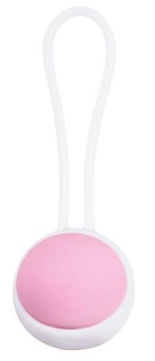 Вагинальный шарик Jiggle Balls с петлёй  Цена 3 146 руб. Длина: 9.5 см. Диаметр: 3.3 см. Вагинальный шарик Jiggle Balls в оболочке для удобного и безопасного использования. Страна: Нидерланды. Материал: анодированный пластик, силикон.