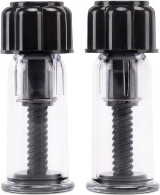 Вакуумные стиимуляторы для сосков Twist Nipple Suckers Длина: 1 см. Диаметр: 3.2 см. Пара вакуумных стимуляторов для сосков из пластика. Крупные, из черного и прозрачного прочного пластика. Вакуум создается путем выкручивания поршня за крупную черную головку стимулятора. Страна: Гонконг. Материал: анодированный пластик (ABS).