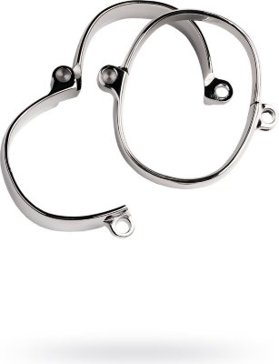 Металлический наручники с замком  Цена 1 967 руб. Металлические наручники - строгий девайс для ограничения свободы. Эта модель фиксирует запястья близко друг к другу и закрывается на замок, ключ от которого хранится у Господина или Госпожи. Размеры браслетов - 5 х 7 см. Страна: Китай. Материал: металл.