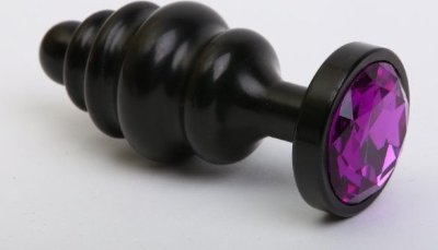 Черная фигурная анальная пробка с фиолетовым кристаллом - 8,2 см.  Цена 2 760 руб. Длина: 8.2 см. Диаметр: 3.5 см. Фигурная анальная пробка из металла с ярким кристаллом внесет разнообразие в вашу интимную жизнь. Обладает сглаженной формой, что позволяет обеспечить легкое введение и комфортное длительное ношение. Снабжена ограничительным основанием для безопасного использования. Для хранения предусмотрен тканевый мешочек. Рабочая длина - 7 см. Вес - 95 грамм. Страна: Китай. Материал: металл.