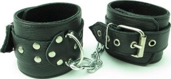 Чёрные наручники из кожи с пряжкой