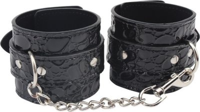 Черные наручники Be good Wrist Cuffs  Цена 2 867 руб. Наручники на цепочке. Широкие манжеты на пряжках для рук. Материал - искусственная кожа, металл. Страна: Китай. Материал: искусственная кожа, металл.