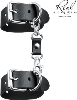 Черные кожаные наручники на застежках