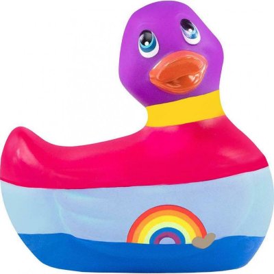 Вибратор-уточка I Rub My Duckie 2.0 Colors с разноцветными полосками  Цена 2 864 руб. Следуя за вибрирующей уточкой I Rub My Duckie 2.0 вы перейдете на новый уровень удовольствия и веселья, пока принимаете расслабляющую ванну. Очаровательная игрушка, образ которой знаком нам с детства, создана для использования во время водных процедур. В доказательство этого уточка отлично держится на плаву и быстро сохнет после мытья. Волнующий секрет I Rub My Duckie — мощный бесшумный моторчик, поддерживающий 7 режимов вибрации. Чередуйте их для незабываемых волн наслаждения или выберите ту мощность, которая подарит вам самые яркие ощущения. Для быстрого включения игрушки достаточно нажать кнопку на донышке. Размеры - 7,5 х 5 см. Страна: Китай. Материал: анодированный пластик (ABS). Батарейки: 1 шт., тип AAA.