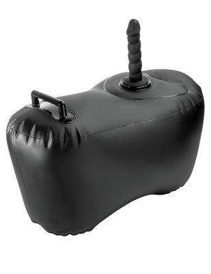 Черное надувное кресло с платформой для фиксации дилдо Body Dock Inflatable Love Seat  Цена 12 813 руб. Body Dock Inflatable Love Seat — надувное кресло, которое поднимет ваши сексуальные игры на новый уровень! Кресло надувается до длины более 60 см, а его эргономичная форма и пружинистый дизайн открывают бесконечное количество поз и возможностей. Удобная встроенная ручка добавляет устойчивости и уверенности в каждом движении. После использования кресло легко спустить и спрятать. В комплекте идёт силиконовый фаллоимитатор Dillio Platinum. Кресло совместимо с большинством насадок и игрушек с присоской. Уникальная запатентованная система Body Dock с площадкой диаметром 8,5 см позволяет мгновенно менять аксессуары — без колец, без застёжек, без хлопот. Размеры - 69 х 41,9 см. Длина фаллоимитатора - 19 см, диаметр - 4,3 см. Страна: Китай. Материал: поливинилхлорид (ПВХ, PVC).