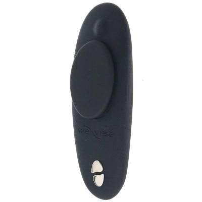 Черный вибратор We-Vibe Moxie+ Длина: 9.2 см. Диаметр: 3.5 см. Обновленный We-Vibe Moxie! Наслаждайтесь мощными и чувственными вибрациями где угодно и когда угодно! Moxie идеален для скрытого ношения благодаря тихим, как шепот, вибрациям, малому размеру и управлению с помощью приложения. Приложение We-Vibe позволит Вам или Вашему партнёру управлять Moxie откуда угодно с помощью обычного прикосновения к экрану смартфона — со стороны это выглядит, будто Вы проверяете почту! Вибратор с идеальными плавными линиями изготовлен из шелковистого, гладкого силикона с защитой от проскальзывания. А небольшой размер позволит Вам носить этот вибратор под одеждой и чувствовать себя уверенно в любой ситуации. Вы можете управлять режимами и интенсивностью вибрации с помощью удобного и компактного пульта дистанционного управления либо можете скачать бесплатное приложение We-Vibe, чтобы настроить свой собственный режим и дать Вашему партнёру возможность управлять Moxie с любого расстояния. Батарейка CR2032 в комплекте. Страна: Китай. Материал: силикон. Батарейки: встроенный аккумулятор.