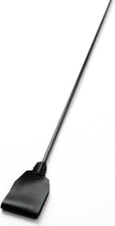 Черный кожаный стек с гладкой ручкой - 55 см.