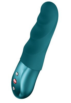 Зеленый вибратор-пульсатор Stronic Petite - 17 см.  Цена 9 213 руб. Длина: 17 см. Диаметр: 3.5 см. Размер мини для концентрированного удовольствия и максимального наслаждения. Тот самый случай, когда размер не имеет значения – в изящном пульсаторе Stronic Petite спрятаны мощный мотор и механизм поступательно-возвратных действий. Самый легкий и небольшой пульсатор, при этом мощный и впечатляющий. В отличие от простых вибраторов Stronic Petite имитирует фрикции, совершаемые партнером, оказывая пульсирующее давление на все самые чувствительные зоны. Ваша незаменимая игрушка-антистресс, которая будет доставлять вам удовольствие без помощи ваших рук – стоит ввести во влагалище и зажать между ног, или устроить его на подушке. А руки смело пускайте в ход для самых вкусных ласк. Кроме того Stronic Petite может легко стать дирижером вашей прелюдии – приложите его к клитору и оркестр мурашек и чувственных ощущений образует симфонический путь к оргазму. Тактильно приятное ощущение “антистресс” возникает, когда вы прикасаетесь к мини-пульсатору Stronic Petite. Бархатистый медицинский силикон премиального класса – удивительно нежный и упругий. Никаких швов и посторонних запахов – эстетическое удовольствие от взаимодействия. Идеальная форма с плавными изгибами и волнообразным рельефом, которая будет стимулировать переднюю стенку влагалища и вход в него. Комфортное управление 3 режимами и 5 скоростями с помощью кнопок вперед и назад на удобной ручке. Представьте сколько различных вариаций для удовольствия вам доступно! А для путешествий предусмотрена функция блокировки клавиш. Водонепроницаемый, чтобы вы могли испытать широкий спектр чувств и ощущений от использования в ванной и душе. Страна: Германия. Материал: силикон. Батарейки: встроенный аккумулятор.