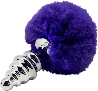 Анальная пробка Metal Anal Fluffly Twist Plug S с фиолетовым хвостиком Диаметр: 2.8 см. Металлическая анальная пробка Fluffy Twist Plug S с изогнутой формой и помпоном фиолетового цвета. Сделана из гладкого металла для приятных ощущений. Подходит для анальной стимуляции, удобна в применении. Металл обеспечивает легкую прохладу при контакте. Помпон придает визуальную привлекательность. Рабочая длина - 7 см. Страна: Китай. Материал: металл, мех.