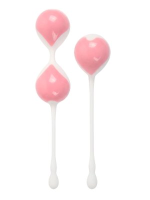 Набор розово-белых вагинальных шариков: двойные и одинарный  Цена 736 руб. Набор вагинальных шариков – прекрасный тренажёр для вумбилдинга. Их регулярное использование позволит привести в тонус интимные мышцы и получить яркие эмоции во время секса. Эргономичная форма изделий способствует комфортному введению. Вагинальные шарики отлично подходят для тех, кто только начинает практиковать вумблидинг. Интимные аксессуары имеют смещенный центр тяжести (внутри каждого шарика находятся шарик меньшего размера, который перекатывается во время движения), что позволяет эффективно тренировать мышцы влагалища. Шари просты в использовании, не требуют сложного ухода. Длина двойных шариков - 19,5 см, диаметр - 3,5 см, вес - 66 гр. Длина одинарного шарика - 14 см, диаметр - 3,5 см, вес - 34 гр. Страна: Китай. Материал: анодированный пластик (ABS).