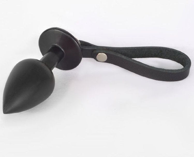 Черная анальная пробка с ремешком - 7 см.