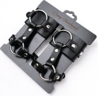 Черные наручники с креплением на кисть руки