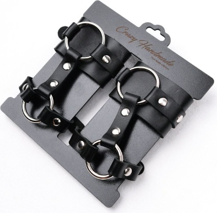 Черные наручники с креплением на кисть руки