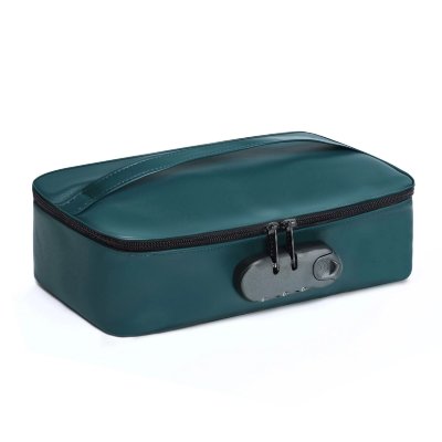 Зеленая сумочка для хранения игрушек Discreet Box Откройте для себя роскошную Discreet Box для безопасного хранения ваших интимных аксессуаров. Ищете стильное и надежное решение для хранения ваших секс-игрушек? Представляем Discreet Box. Эта сумочка не только обеспечивает безопасность, но и добавляет нотку роскоши благодаря своему изысканному дизайну и качественному покрытию. Особенности и преимущества: - Встроенный кодовый замок: надежная защита ваших личных вещей. - Большая вместимость: просторное внутреннее пространство для всех ваших аксессуаров. - Эластичные ленты: удобное крепление для надежного хранения. - Новая внутренняя сетчатая сумка на молнии: организуйте и храните ваши игрушки с легкостью. - Двойная застежка-молния и внутренний карман на молнии: дополнительное удобство и безопасность. Размеры - 27х16х7,62 см. Страна: Китай. Материал: полиуретан.