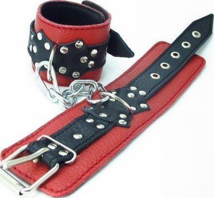 Красно-чёрные поножи из кожи