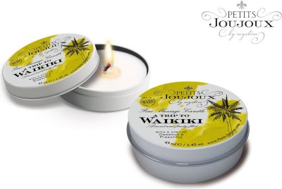 Массажная свеча Petits Joujoux Waikiki Beach с ароматом кокоса и ананаса - 33 гр. Чувственный массаж - лучшее начало эротического вечера! Просто подождите, пока массажная свеча расплавится и превратит воск в массажное масло, аромат Petits Joujoux Waikiki Beach наполнит комнату свежестью, и наслаждайтесь волнующим массажем! Масло разогревается, но не обжигает - распаляя ваши тела и пробуждая желание! Воск на основе натуральных ингредиентов (масло жожоба, масло дерева ши, оливковое масло, кокосовое масло) прекрасно ухаживает за вашей кожей, увлажняет ее и придает телу приятный нежный аромат. Время горения - 6 часов. Страна: Германия. Объем: 33 гр.