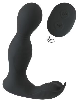 Черная анальная пробка с вибрацией, вращением и пультом ДУ RC Butt Plug with 2 Functions  Цена 14 906 руб. Длина: 13.7 см. Диаметр: 3.3 см. Анальный вибратор RC Butt Plug с вращающейся массажной головкой для комфортной стимуляции простаты. Анальный канал, задний проход и внешняя часть промежности также подвергаются интенсивным вибрациям. Всестороннее анальное удовольствие, которое становится по-настоящему полным и глубоким. 2 мощных двигателя заставляют анальный вибратор вращаться и вибрировать. 9 режимов вращения/вибрации удобно управляются нажатием кнопки - либо непосредственно на игрушке, либо на пульте дистанционного управления. Последний работает на расстоянии до 6 метров. Рабочая длина - 11,7 см. Страна: Китай. Материал: силикон. Батарейки: встроенный аккумулятор.