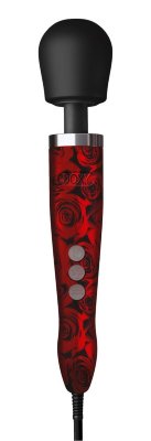 Красно-черный жезловый вибратор Doxy Die Cast с розами Длина: 37 см. Оригинальный массажер от DOXY с подвижной массажной головкой из шелковистого силикона. Бесступенчатая вибрация (3000-9000 об/мин) позволяет выбрать желаемый уровень интенсивности - даже режим пульсации с возрастающей интенсивностью. Эргономичный дизайн с длинной ручкой легко достигает всех частей тела и внешних эрогенных зон, чтобы побаловать их вибрацией и массажем. Массажную головку можно снять для легкой очистки. Мощный высокопроизводительный массажер работает от сети. Сетевая вилка с кабелем 3 метра. Диаметр головки - 6 см. Страна: Китай. Материал: металл, силикон. Батарейки: работает от Сети.