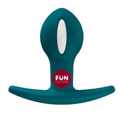 Зеленая анальная пробка B Ball Uno - 7,3 см.  Цена 2 816 руб. Длина: 7.3 см. Диаметр: 3.4 см. Готовы к захватывающему дополнению к вашей коллекции товаров для сексуального здоровья? B BALL UNO позволит вам испытать более естественные ощущения, чем от обычных вибраций. Внутри находится утяжеленный шарик, который движется при каждом движении, обеспечивая освежающе оргазмические ощущения, выходящие за рамки обычных ощущений от анальной пробки. небольшие размеры идеально подходят для вашего тела, а заостренный кончик облегчает введение. Материалы, приятные для тела, и плоское основание B BALL UNO обеспечивают максимальный комфорт и безопасность. Водонепроницаемый (IPX7), этот анальный плаг готов сопровождать вас везде, куда бы ни завели вас ваши спонтанные желания – в душе или в ванне. Расширьте свои возможности для игр и позвольте естественным движениям B BALL UNO удивить вас. Идеально подходит для любопытных новичков и начинающих, желающих исследовать новый уровень анального удовольствия, B BALL UNO всегда готов играть с вами! Скрытый под одеждой, он станет вашим секретом – даже во время шопинга или на свидании. Страна: Германия. Материал: силикон.