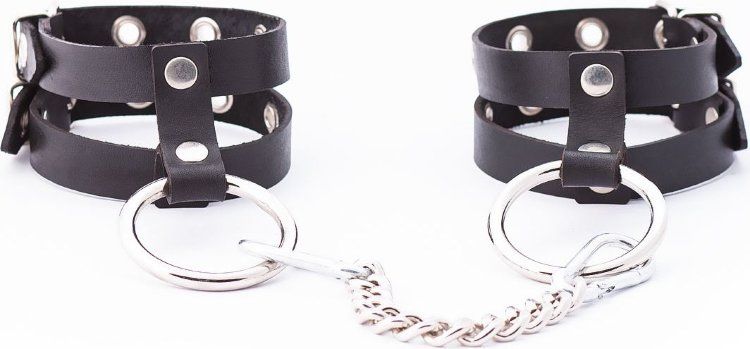 Черные однослойные оковы на цепочке