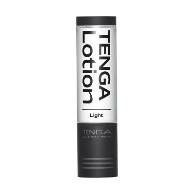 Лубрикант на водной основе Tenga Lotion Light - 170 мл.  Цена 4 985 руб. Tenga Light — качественная смазка на водной основе, легкая, позволяющая ощутить все детали. Не липкая. У серии Tenga Lotion более мягкий флакон с удлиненным носиком, который помогает выдавливать идеальное количество лубриканта точечно, снижая расход средства. Water, Propylene Glycol, Sodium Polyacrylate, PEG-9M, Phenoxyethanol, Methylparaben. Страна: Япония. Объем: 170 мл.