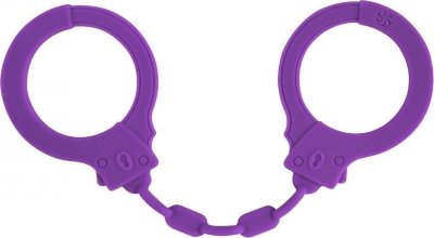 Фиолетовые силиконовые наручники Suppression Длина: 3 см. Наручники Suppression станут превосходным спутником в культуру БДСМ! Данный аксессуар послужит отличным инструментом для ограничения вашего партнера. Силиконовые наручники Suppression выполнены из медицинского силикона - бархатистый, комфортный во время использования и при этом прочный материал. Для того, чтобы освободиться от них, Вам не понадобится ключ. Но и случайно порвать или стянуть их с себя не удастся. Не поддавайтесь вашему партнеру! Диаметр колец - 5,5 см. Длина цепи - 10,6 см. Страна: Китай. Материал: силикон.