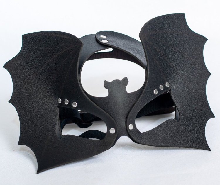 Черная кожаная маска на глаза Летучая мышь