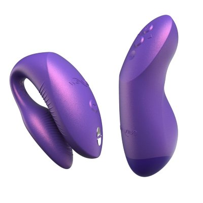Фиолетовый вибратор для пар We-Vibe Chorus Pro  Цена 38 466 руб. Длина: 8 см. Chorus Pro – технологичный вибратор для пар от бренда We-Vibe, созданный для максимальной близости и глубоких ощущений. Стимулятор одинаково подойдет как новичкам, так и опытным пользователям. Простая интуитивно понятная игрушка удивит своей технологичностью, множеством функций и качеством исполнения. Инновационная технология Fusion Wave основана на двух синхронизированных моторах, которые создают волнообразные импульсы и мягкие ритмичные потоки. Мощная и точная стимуляции клитора откроет новые грани женского оргазма. Двигатели обеспечивают 10 моделей вибрации: 7 классических режимов We-Vibe и 3 режима Fusion Wave.Тактильное управление Squeeze – это технология, встроенная в пульт We-Vibe. Просто сжимайте корпус пульта и вибрации в игрушке будут автоматически усиливаться. Интуитивно, удобно и полностью под вашим контролем. Управлять вибрациями, также можно через приложение бренда. Для Chorus Pro созданы 3 эксклюзивных сенсорных режима. Ваши движения во время близости напрямую влияют на интенсивность вибрации, позволяя создавать по-настоящему эксклюзивные ощущения. Страна: Китай. Материал: силикон. Батарейки: встроенный аккумулятор.