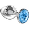 Большая серебристая анальная пробка Diamond Light blue Sparkle Large с голубым кристаллом - 8 см.