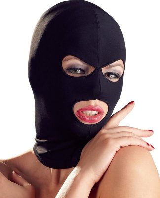 Шапка-маска чёрного цвета  Цена 2 603 руб. Шапка-маска чёрного цвета. Страна: Китай. Материал: 92% полиэстер, 8% эластан.
