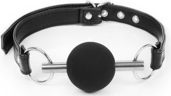 Черный силиконовый кляп-шарик на ремешке